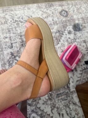 Women’s Tan Platform Sandal - Comfortable Everyday Style